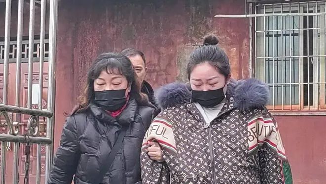 尘终于被注射死刑前男友透露她生前怪异习惯马德里竞技携手K82024年拜月女叶诚(图11)