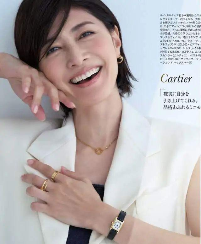 这3种“假时髦”首饰会显廉价又俗气凯发一触即发女人到了五十岁尽量少戴(图27)