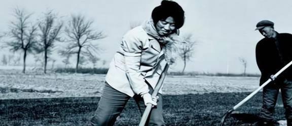 钻石私藏事发后上交国家得到3万元奖励K8凯发登录94年村民捡到34克拉(图3)